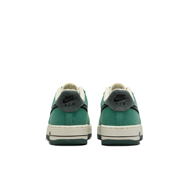 Nike Air Force 1 LV8