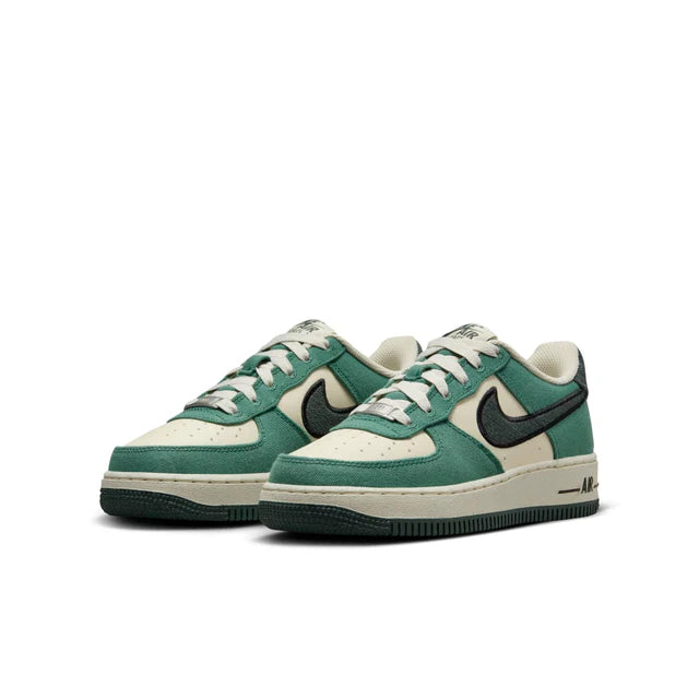 Nike Air Force 1 LV8