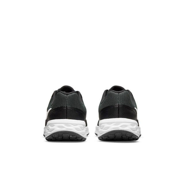 Nike Revolution 6