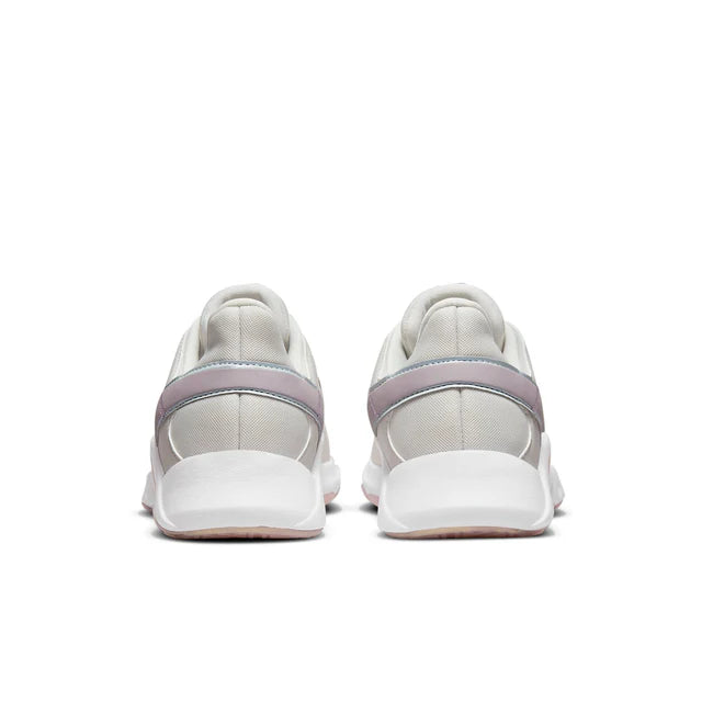 Nike Legend Essential 2 Premium
