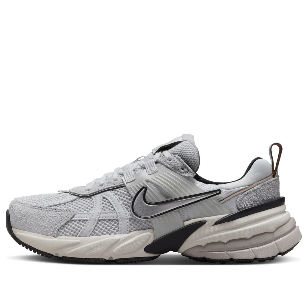 Nike - (WMNS) Nike V2K Run 'Pure Platinum Chrome