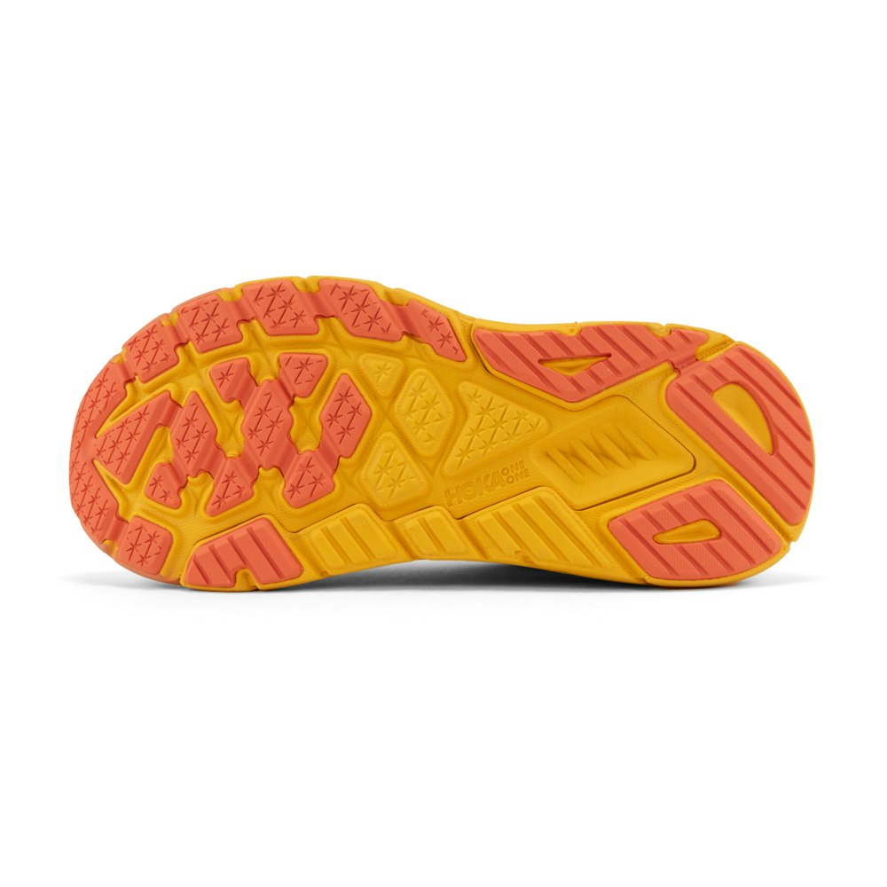 HOKA ARAHI 6