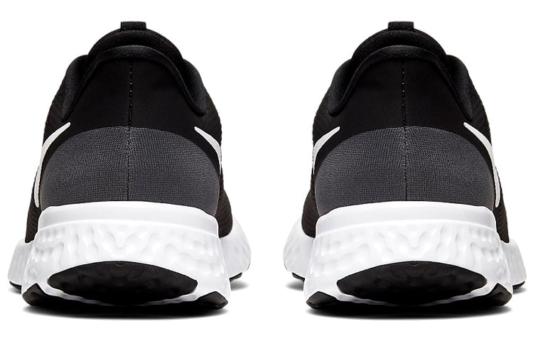 Nike-Revolution 5 'Black White'
