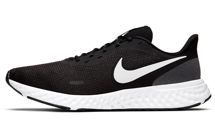 Nike-Revolution 5 'Black White'
