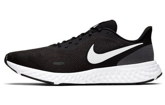 Nike-Revolution 5 'Black White'