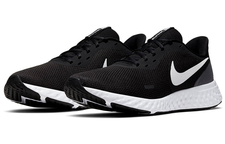 Nike-Revolution 5 'Black White'