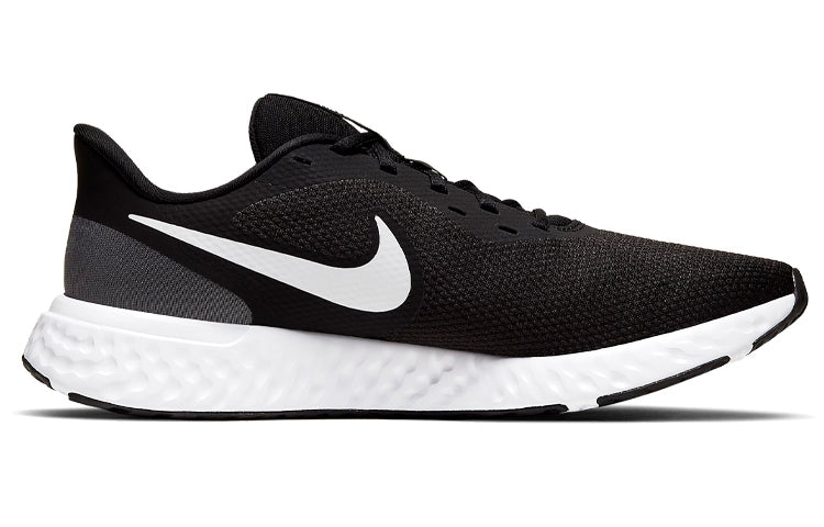 Nike-Revolution 5 'Black White'