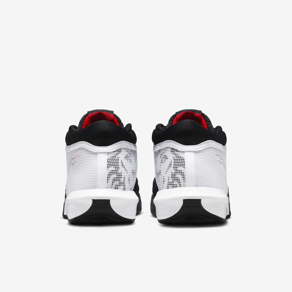 Nike LeBron Witness 8