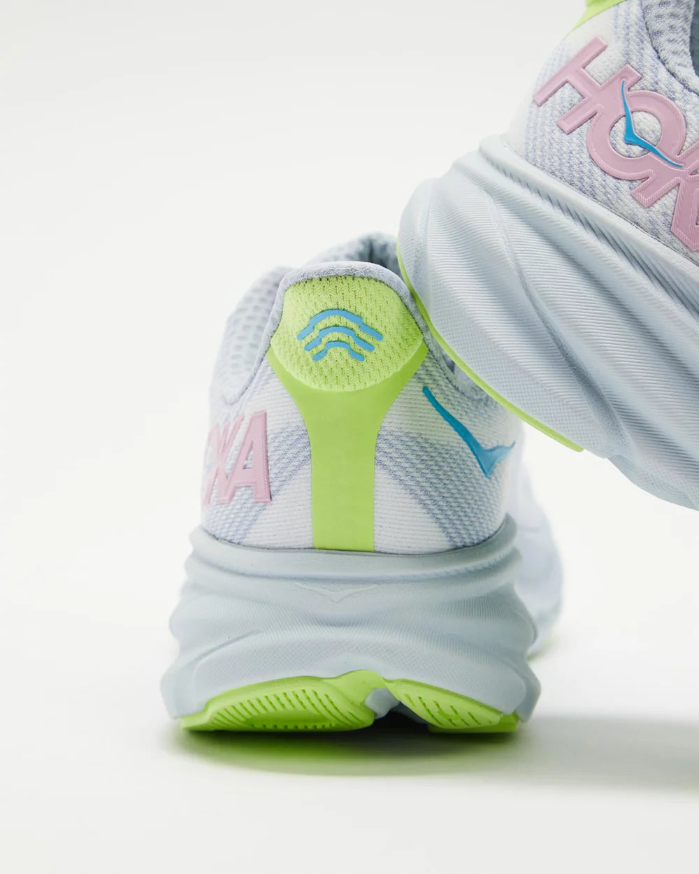 HOKA
Clifton 9